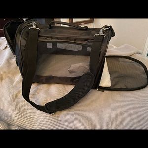 EUC Heart to Tail Pet Carrier w/ Shoulder Strap